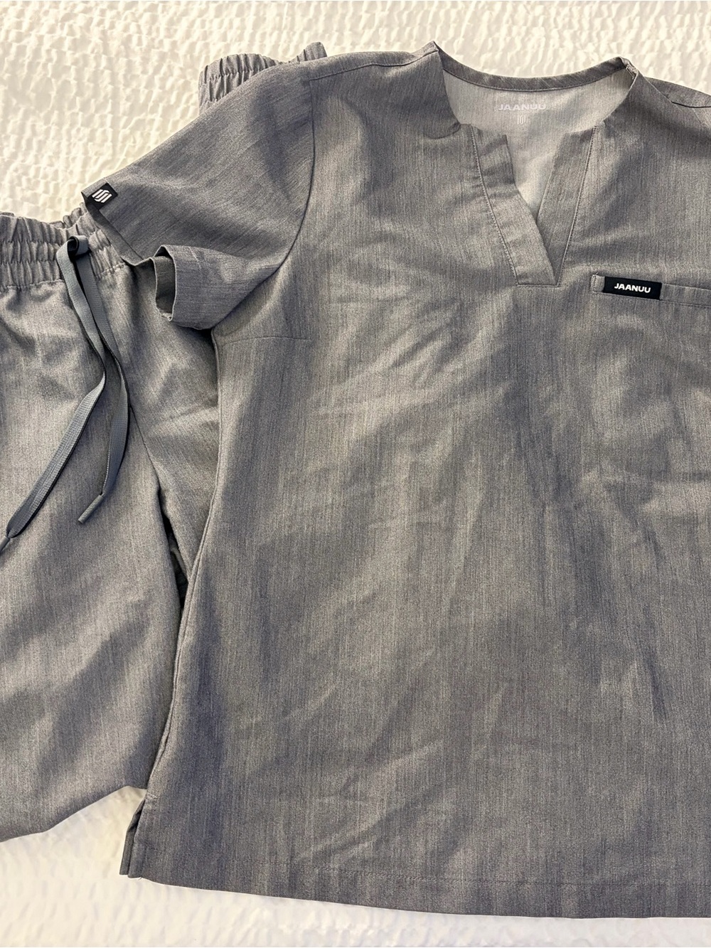 Jaanuu women’s Heather Gray Scrub Top and Jogger Set Sz S